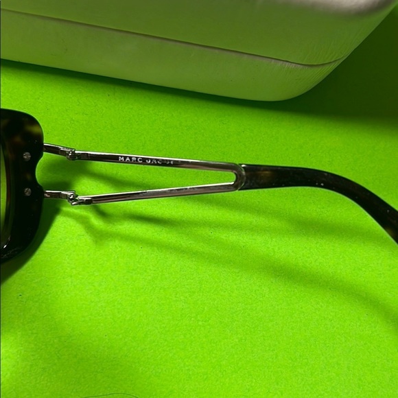 Marc Jacobs Brown tortoise Broken Sunglasses With Case - Picture 12 of 14